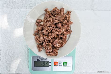 Вскрываем банки и знакомимся с содержимым. Сколько мяса в тушенке на ...