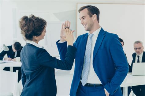 Five Steps To Master Nonverbal Communication In The Workplace