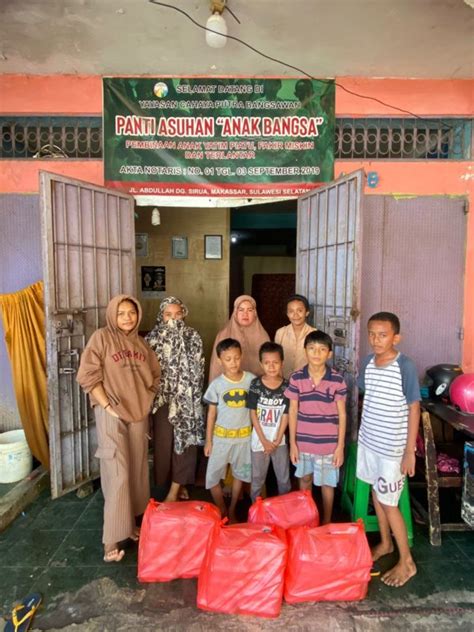 Jumat Berkah Rusdin Abdullah Berbagi Nasi Kotak Ke Penguna Jalan Dan