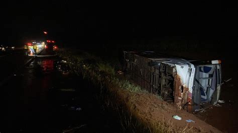 Acidente ônibus de romeiros deixa ao menos 9 mortos em Guatapará