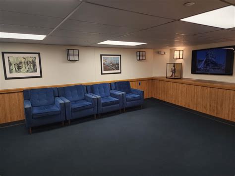 This place feels way too empty : r/LiminalSpace