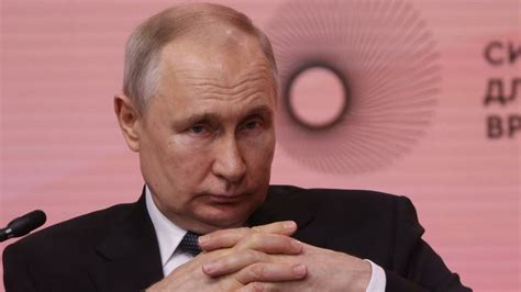 Vladimir Putin Russia Analyst Convinced The Leader Is Using A Body