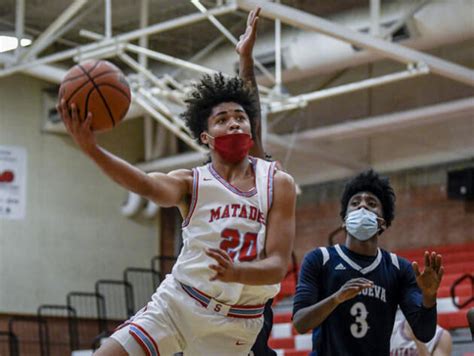 Prep Hoops Sandia Boys Hand La Cueva First Defeat Preps