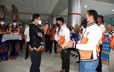 Setda Prov Kalteng Wagub Edy Pratowo Sambut Kepulangan Atlet Cabor