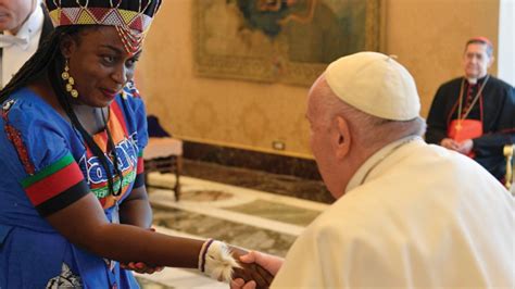 La donna è via verso la pace L Osservatore Romano