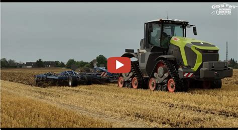 Zwei Claas Xerion Giganten Auf Dem Feld Der 4000 Saddle Trac Kommt Mit