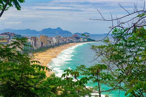 Vista Aérea Da Praia Do Leblon No Rio De Janeiro No Verão Cheio De