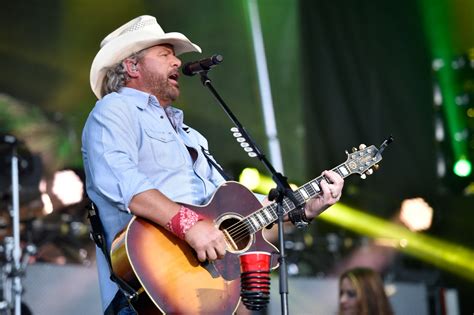 Toby Keith Tells The Story Behind ‘shouldve Been A Cowboy Before