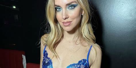 Di Pizzo E Blu Elettrico Il Naked Dress Di Chiara Ferragni L