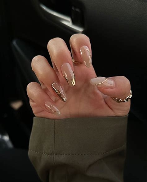 Pin by mareilyjrr on Uñas Gold nails Simple nails Gel nails