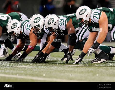 Members Of Of The New York Jets Defense Line Up Stock Photo Alamy