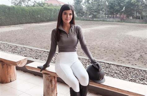 Hot Sexy Raya Kohandi Bikini Pics