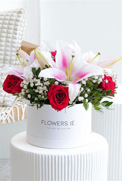 Red Roses and Pink Lily - Hatbox– Flowers.ie