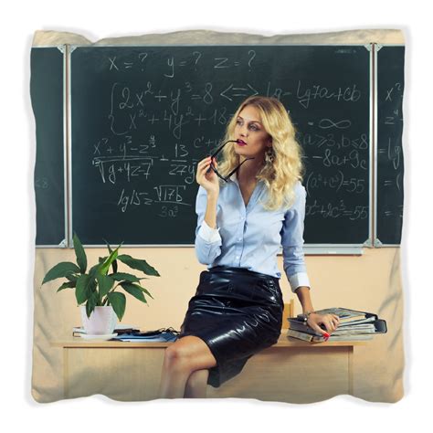 Kissen Sexy Blonde Lehrerin In Schule Vor Tafel Mit Langen Beinen Und Brille Posterdepot De