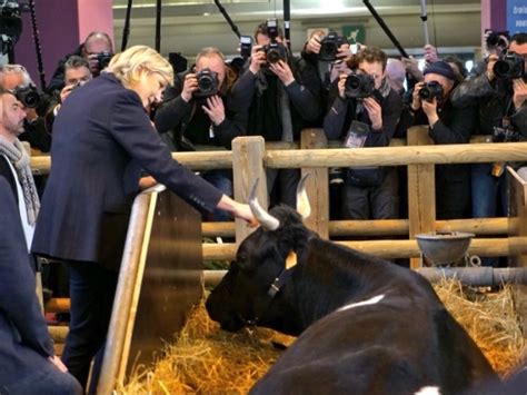 Marine Le Pen Au Salon De L Agriculture Une Vive Altercation A