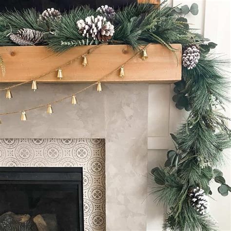 35 Christmas Garland for Mantel Ideas for the Holidays