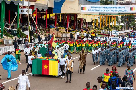 Cameroun Célébration De La Fête Nationale Avec Un Défilé Civil Et