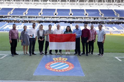 Indonesian visit to Stage Front Stadium