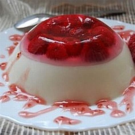 Panna cotta przepis z galaretką i malinami