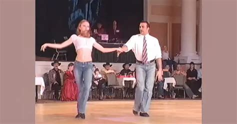 Pro Dancers' Sultry "Honky Tonk Woman" Routine Captivates The Crowd