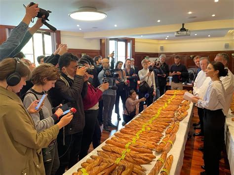 Esta Es La Mejor Baguette De Par S Que Comer Macron En El Palacio Del