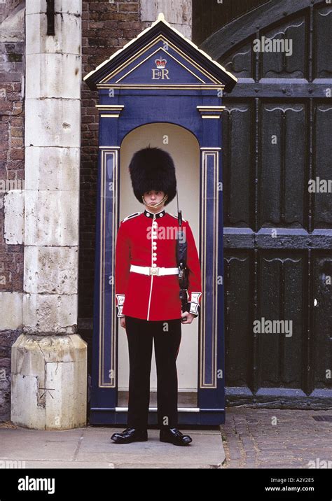 Guard Duty Sentry Box Hi Res Stock Photography And Images Alamy