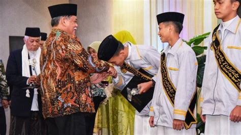 Hadiri Wisuda Santri Islam Al Azhar Asy Syarif Wabup Deliserdang