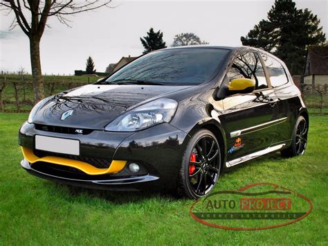 RENAULT CLIO III 2 0 16V 203 RS RED BULL RACING RB7 N296 Voiture D