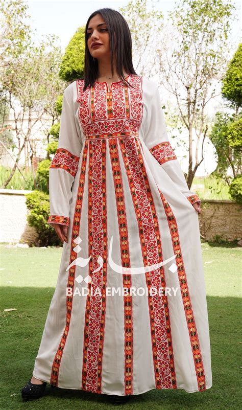 Elegant Palestinian Jordanian Thobe dress / Palestineian embroidery ...