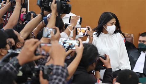 Putri Candrawathi Divonis Tahun Penjara Pengunjung Sidang Pn Jaksel