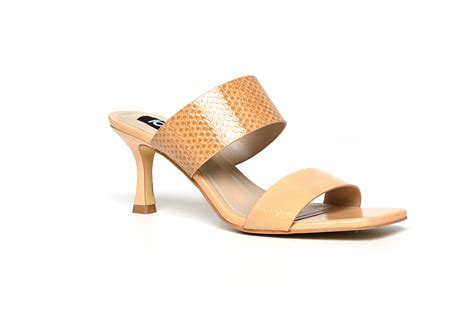 1725-012-IC – Icon Style Shoe Store