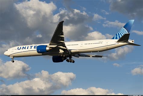 Boeing 777-300/ER - United Airlines | Aviation Photo #6952663 ...