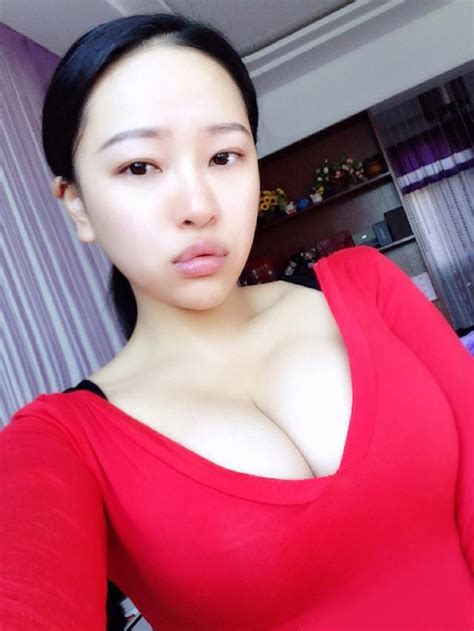 豪乳自拍，重慶大學超級美女校花米妮大萌萌自拍！ 每日頭條