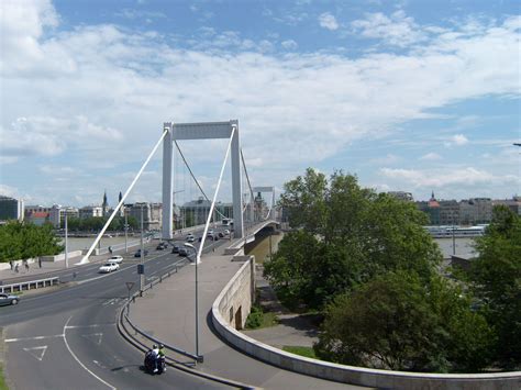 "Мост Эржебет" Самый молодой и легкий мост центра Будапешта ...