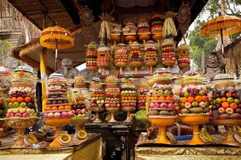 Makna Adanya Gebogan Dalam Tradisi Hindu Di Bali Kabardewata