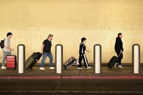 1 Day 3 Million Fliers Jam Packed Air Travel As Record Breaks Los Angeles Times