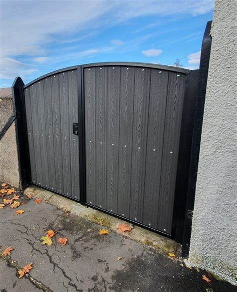 Full Arch Composite Gate With Black Frame And Black Compositeboards