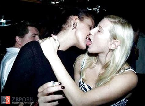 Smooch Smooch F4F ZB Porn