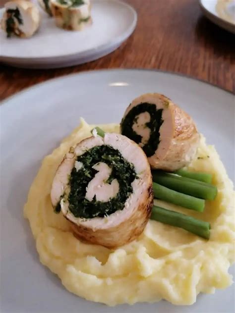 Mediterranean Tapenade Chicken Roulade With Sauce Yummyble