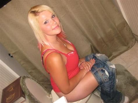 Girls Peeing On Toilet Tumblr Gallery