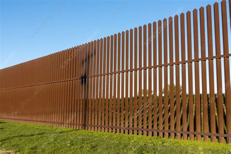 USA-Mexico border wall - Stock Image - C055/4527 - Science Photo Library