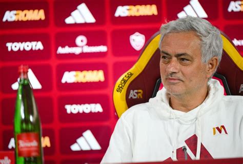 Trigoria La Conferenza Stampa Di Mourinho Prima Di Juventus Roma