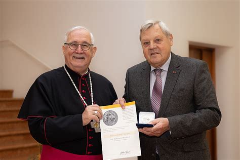 Auszeichnung F R Gelebte Solidarit T Di Zese Rottenburg Stuttgart