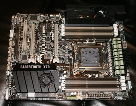 Asus Sabertooth X79 En Imágenes