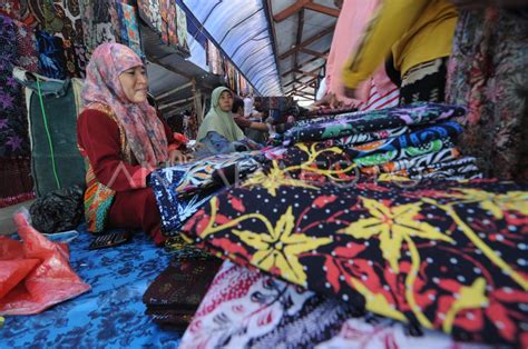 PERMINTAAN BATIK MENINGKAT ANTARA Foto