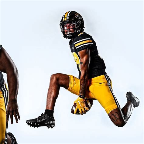 Missouri Tigers Unveil New Football Uniforms – SportsLogos.Net News