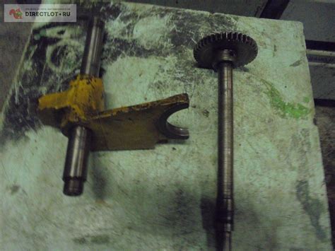 вал с вилкой и вал с шестеренкой из коробки скоростей 1В62Г купить в ...