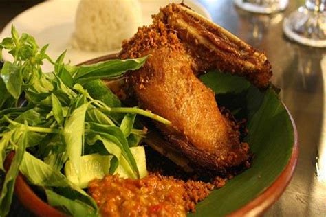 Bebek Goreng Khas Surabaya Budaya Indonesia