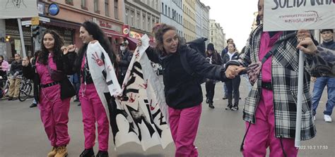 Cadena Humana En Berlín ¡mujer Vida Y Libertad ¡jin Jiyan Azadî