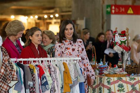 Las Reinas Letizia Y Sof A Ma Ana De Shopping En El Rastrillo Nuevo